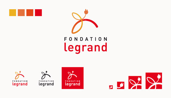 Planche de conception du logotype Fondation Legrand. Logo couleur rouge et orange avec déclinaison noir, blanc et favicon.